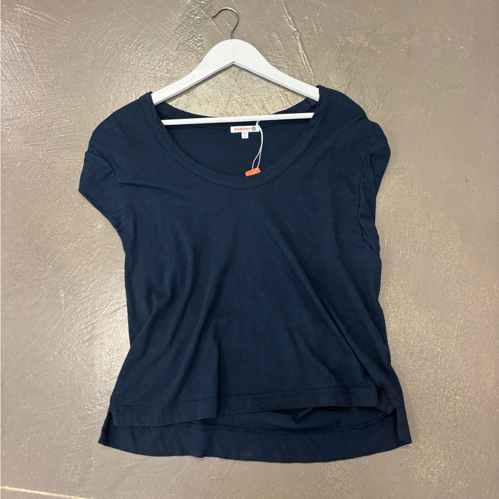 Sundry Navy Twist Armband Tee
